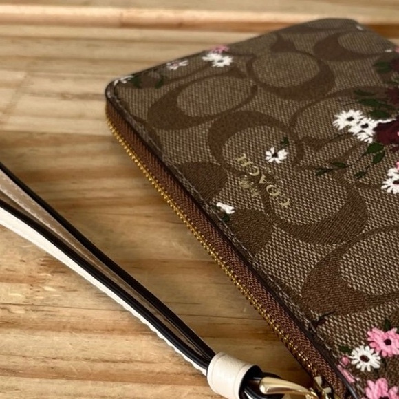 Coach Corner Zip Wristlet In Signature Canvas With blossom Print - Picture 3 of 6